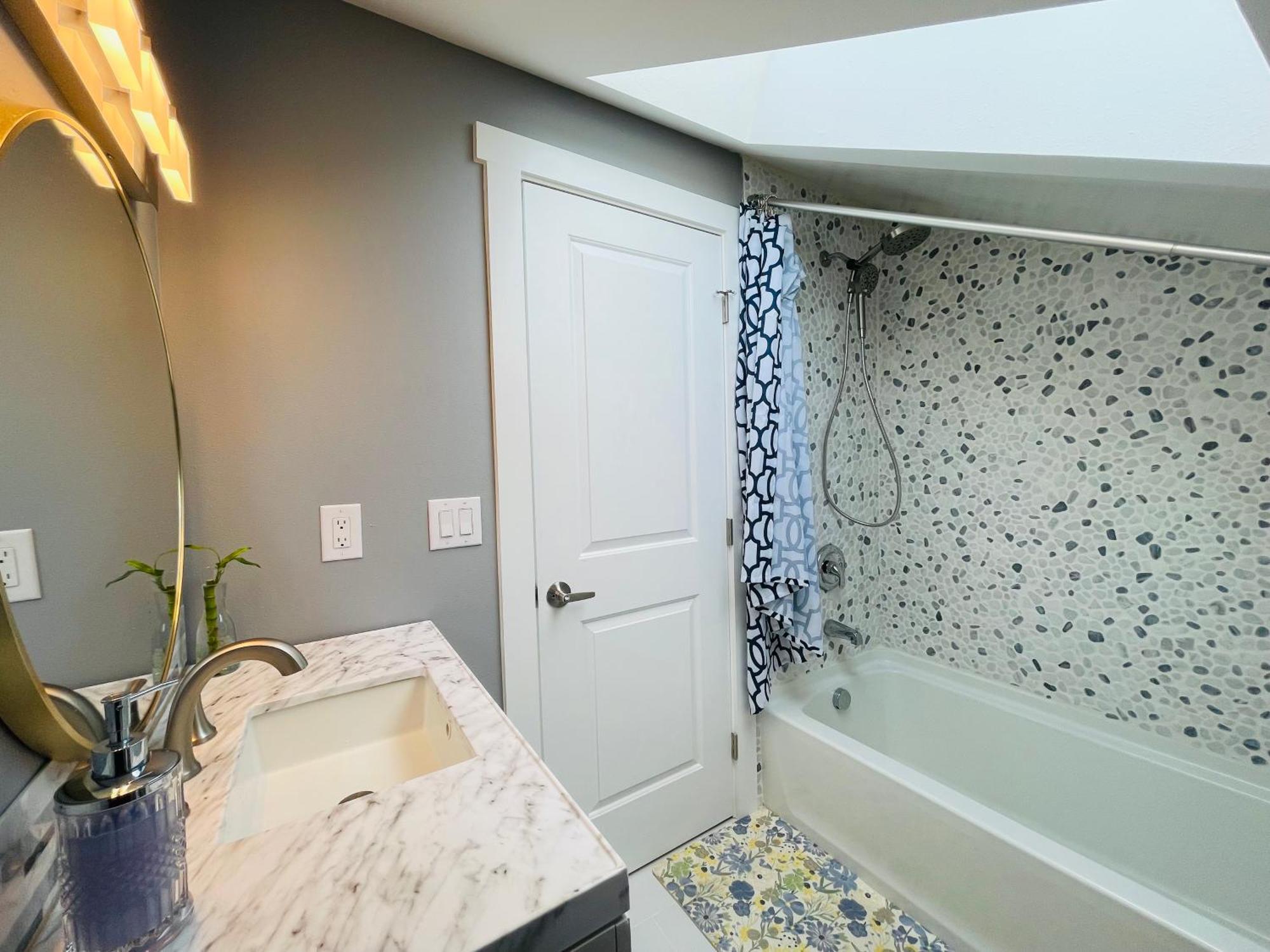 Green Lake 1St Line Home B With Central Air Conditioners Seattle Extérieur photo